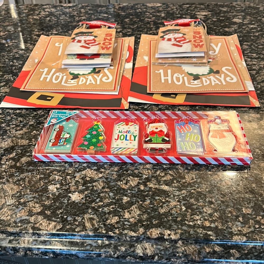 MERRY BRITE ASSORTED SUZE GIFT BAGS & GIFT TAGS LOT OF 3 NWT